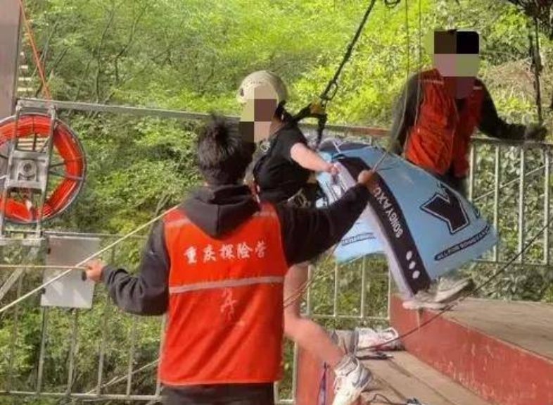 16岁少女坠崖身亡 ——四川网红秋千事故再敲检测警钟